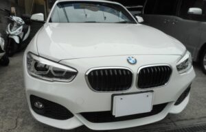 BMW1シリーズ（八王子市 南大沢）トランクパネルのキズヘコミを板金塗装修理しました。