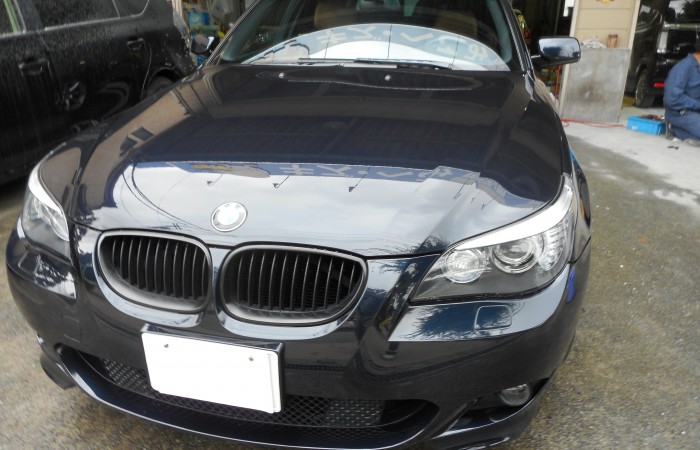 BMW (八王子市 南大沢）フロントバンパー、左フロントフェンダーの板金塗装、キズヘコミを修理しました。